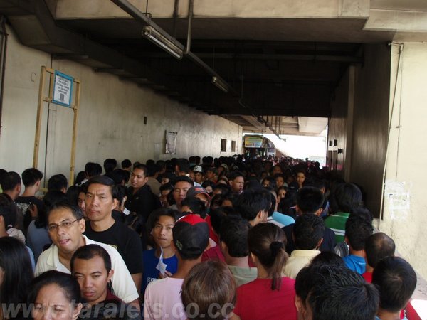 MRT Taft Avenue Station Crowd