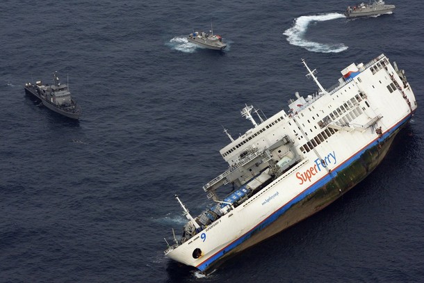 SuperFerry 9 listing to its right side off coast of Zamboanga Peninsula SuperFerry 9 listing to its right side off coast of Zamboanga Peninsula, Philippines