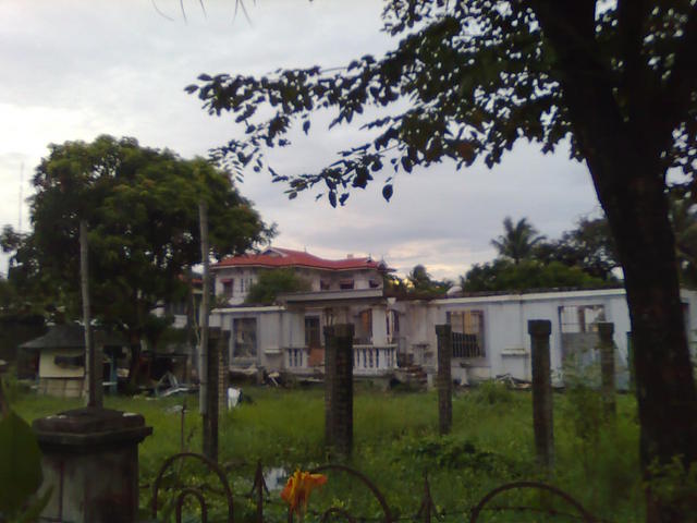 Locsin House Demolished (Photo by Rex Dianala)