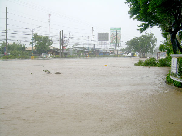 Typhoon Frank floods Diversion Road, Mandurriao, Iloilo City | Photo by The News Today