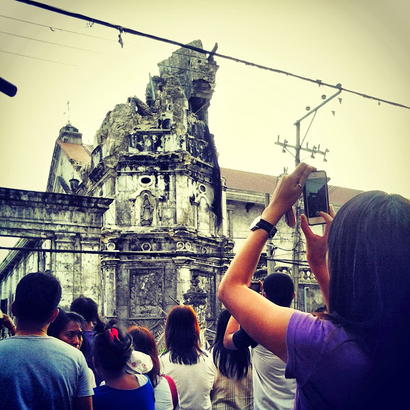 The belfry and the curious people of smartphones